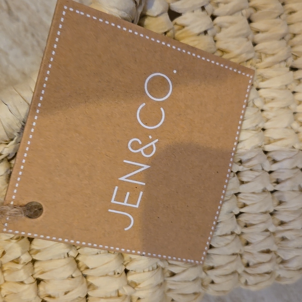New Jen & Co. Stylish Two-Toned Raffia Straw Handbag - Picture 2 of 7